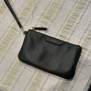 Nine West black wristlet